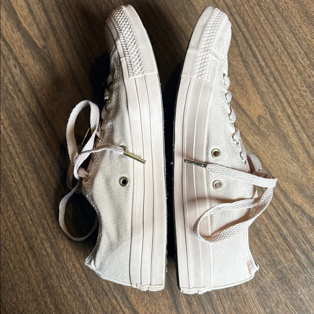 Converse Size 7.5 Pale Pink Low Top Sneakers Shoes